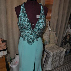 Beautiful  night  Dress   Very  Elegant  green